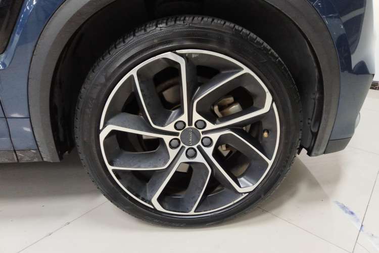 Used Lynk & Co 05 2020 2.0TD Two-Wheel Drive Shine Halo Right Front Wheel Hub