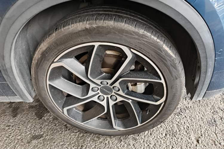 Used Lynk & Co 05 2020 2.0TD Two-Wheel Drive Shine Halo Right Front Wheel Hub