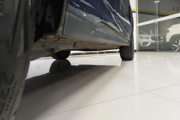 Used Lynk & Co 05 2020 2.0TD Two-Wheel Drive Shine Halo Right Side Sill
