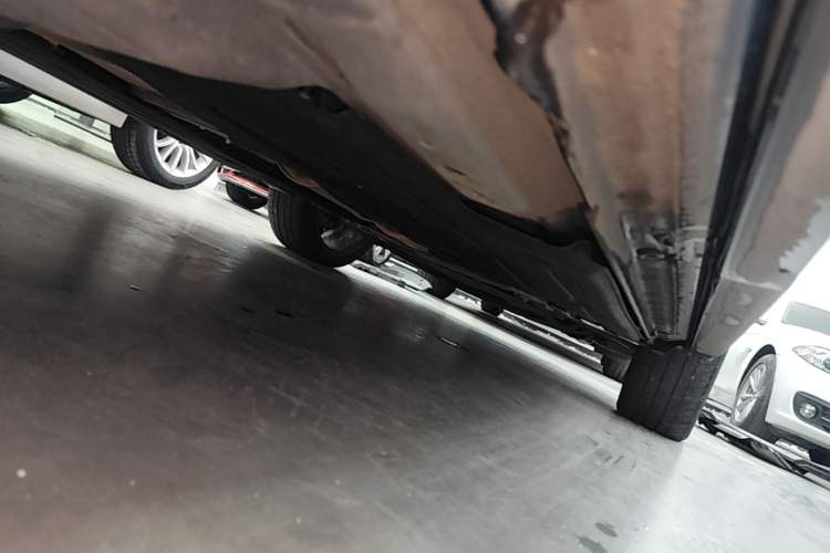 Used Lynk & Co 05 2020 2.0TD Two-Wheel Drive Shine Halo Right Side Sill