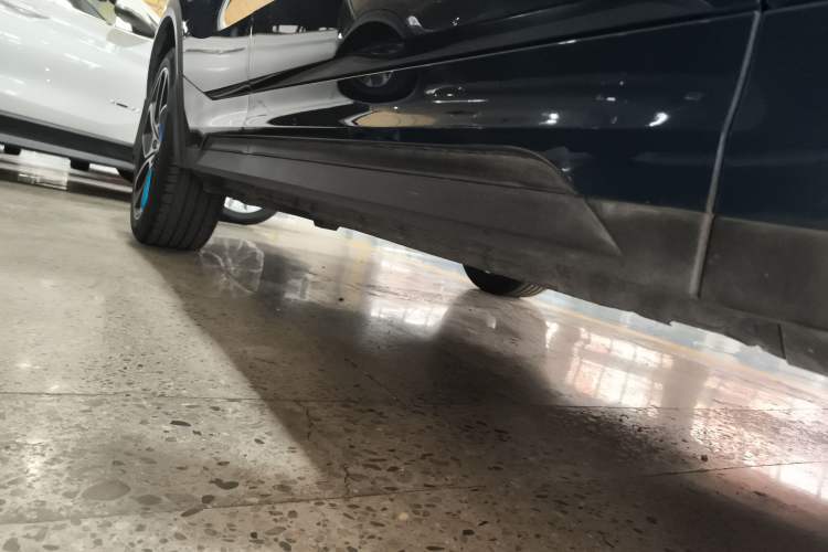 Used Lynk & Co 05 2020 2.0TD Two-Wheel Drive Shine Halo Right Side Sill