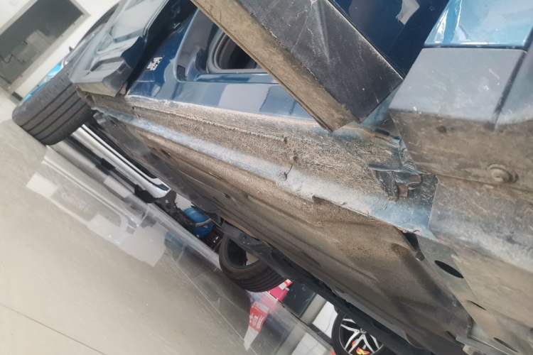 Used Lynk & Co 05 2020 2.0TD Two-Wheel Drive Shine Halo Right Side Sill