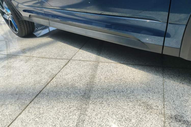 Used Lynk & Co 05 2020 2.0TD Two-Wheel Drive Shine Halo Right Side Sill