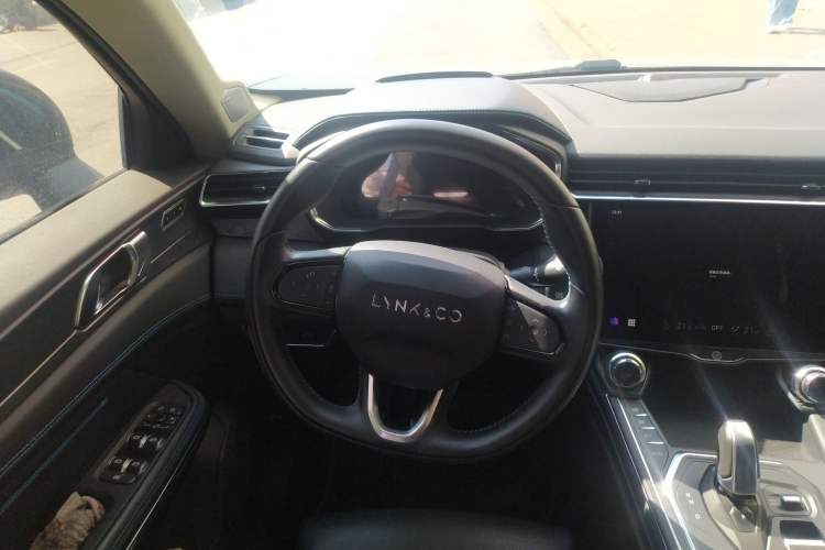 Used Lynk & Co 05 2020 2.0TD Two-Wheel Drive Shine Halo Steering Wheel