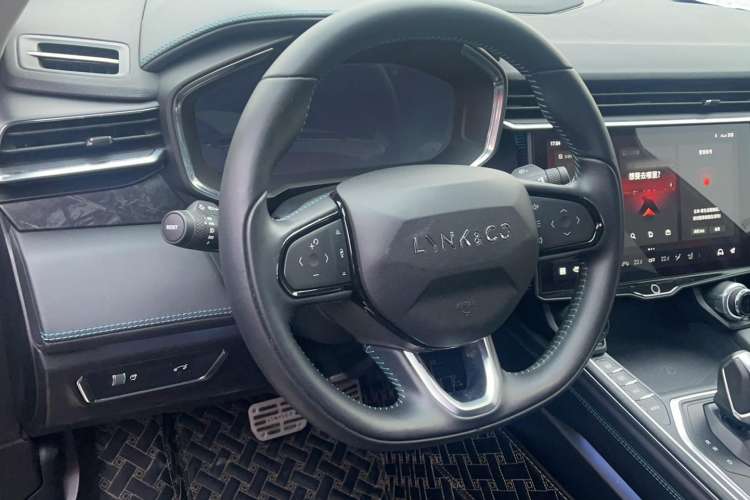 Used Lynk & Co 05 2020 2.0TD Two-Wheel Drive Shine Halo Steering Wheel