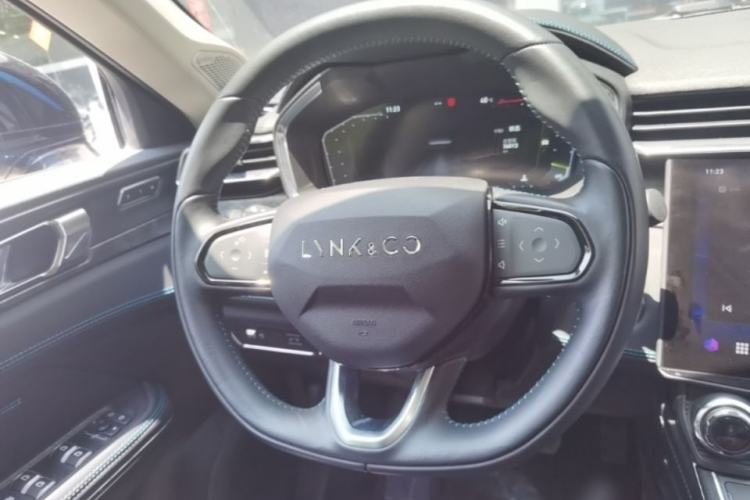 Used Lynk & Co 05 2020 2.0TD Two-Wheel Drive Shine Halo Steering Wheel