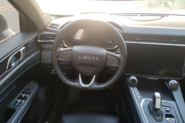 Used Lynk & Co 05 2020 2.0TD Two-Wheel Drive Shine Halo Steering Wheel