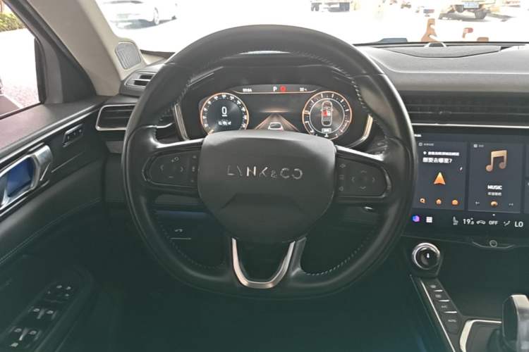 Used Lynk & Co 05 2020 2.0TD Two-Wheel Drive Shine Halo Steering Wheel