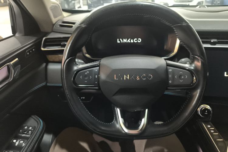 Used Lynk & Co 05 2020 2.0TD Two-Wheel Drive Shine Halo Steering Wheel
