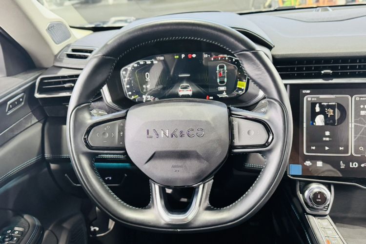 Used Lynk & Co 05 2020 2.0TD Two-Wheel Drive Shine Halo Steering Wheel