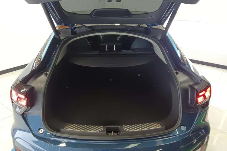 Used Lynk & Co 05 2020 2.0TD Two-Wheel Drive Shine Halo Trunk