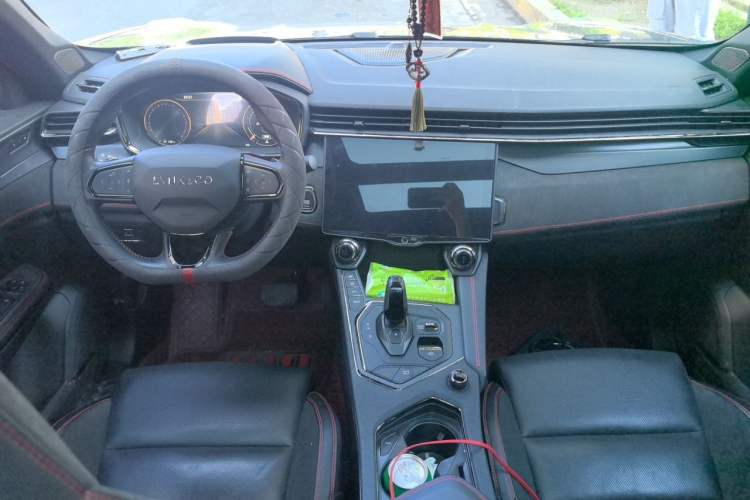 Used Lynk & Co 05 2020 2.0TD Four-Wheel Drive HypeHalo Center Console