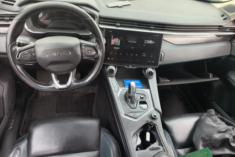 Used Lynk & Co 05 2020 2.0TD Two-Wheel Drive Shine Halo Center Console