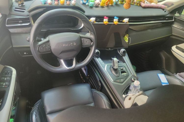 Used Lynk & Co 05 2020 2.0TD Two-Wheel Drive Shine Halo Center Console