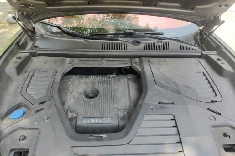 Used Lynk & Co 05 2020 2.0TD Two-Wheel Drive Shine Halo Engine Bay