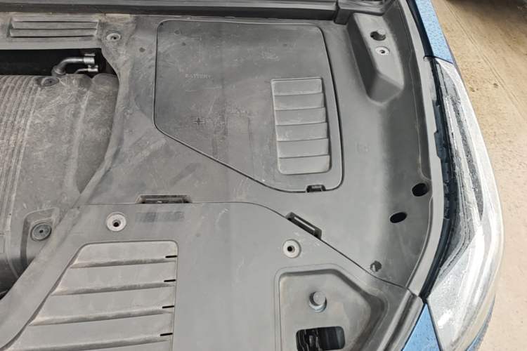 Used Lynk & Co 05 2020 2.0TD Two-Wheel Drive Shine Halo Engine Bay Left