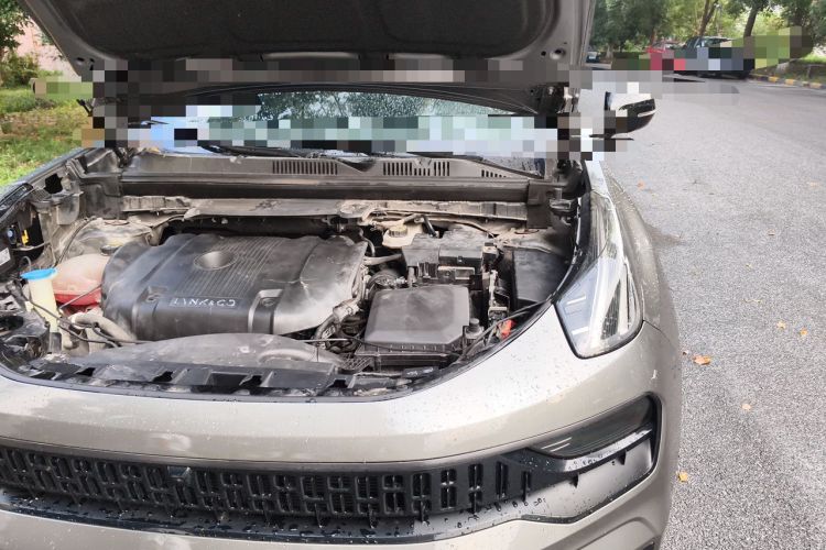 Used Lynk & Co 05 2020 2.0TD Four-Wheel Drive HypeHalo Engine Bay Left