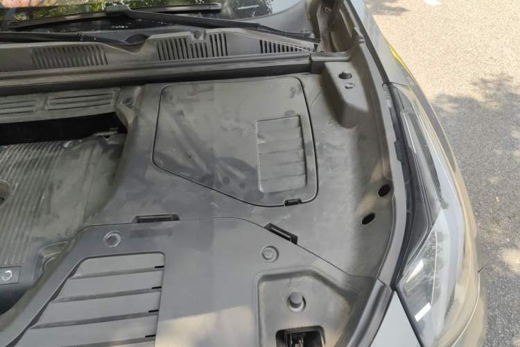 Used Lynk & Co 05 2020 2.0TD Two-Wheel Drive Shine Halo Engine Bay Left
