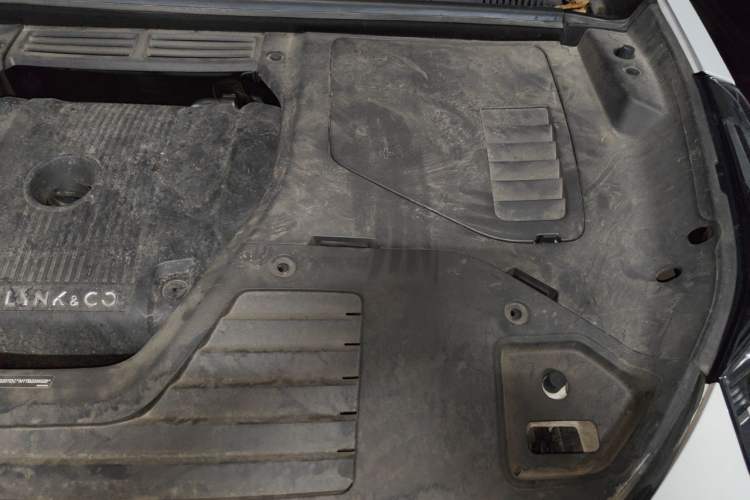 Used Lynk & Co 05 2020 2.0TD Two-Wheel Drive Shine Halo Engine Bay Left