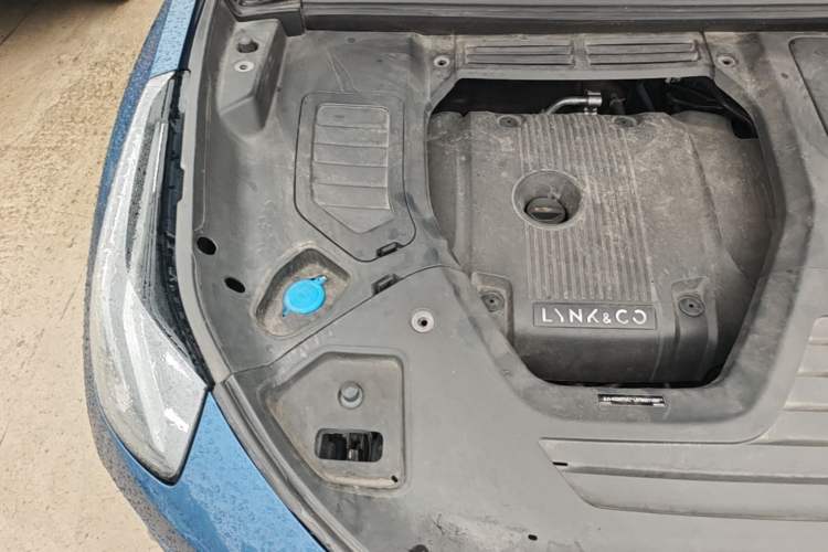 Used Lynk & Co 05 2020 2.0TD Two-Wheel Drive Shine Halo Engine Bay Right
