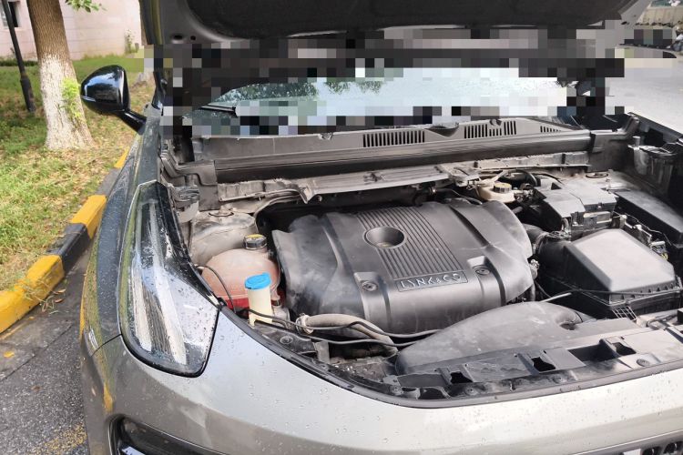 Used Lynk & Co 05 2020 2.0TD Four-Wheel Drive HypeHalo Engine Bay Right