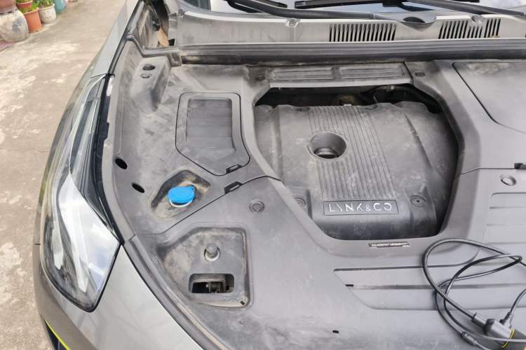 Used Lynk & Co 05 2020 2.0TD Two-Wheel Drive Shine Halo Engine Bay Right