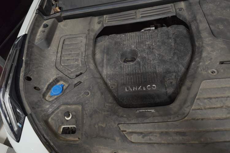 Used Lynk & Co 05 2020 2.0TD Two-Wheel Drive Shine Halo Engine Bay Right