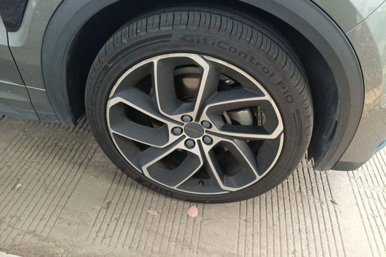 Used Lynk & Co 05 2020 2.0TD Two-Wheel Drive Shine Halo Exterior 1