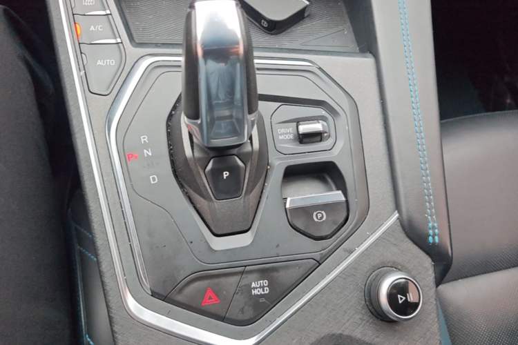 Used Lynk & Co 05 2020 2.0TD Two-Wheel Drive Shine Halo Gear Lever