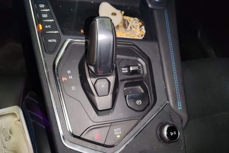 Used Lynk & Co 05 2020 2.0TD Two-Wheel Drive Shine Halo Gear Lever