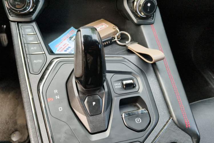 Used Lynk & Co 05 2020 2.0TD Four-Wheel Drive HypeHalo Gear Lever