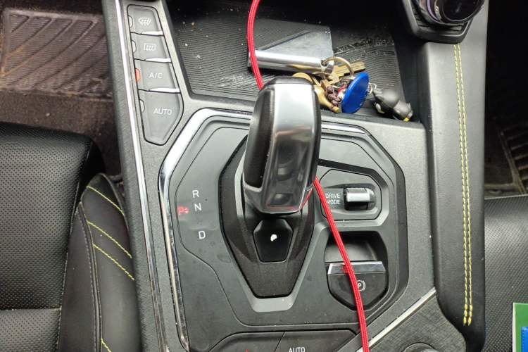 Used Lynk & Co 05 2020 2.0TD Two-Wheel Drive Shine Halo Gear Lever
