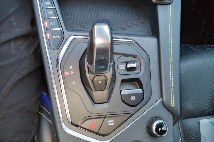 Used Lynk & Co 05 2020 2.0TD Two-Wheel Drive Shine Halo Gear Lever
