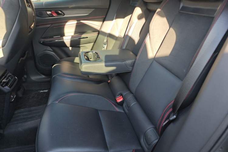 Used Lynk & Co 05 2020 2.0TD Four-Wheel Drive HypeHalo Left Rear Seat
