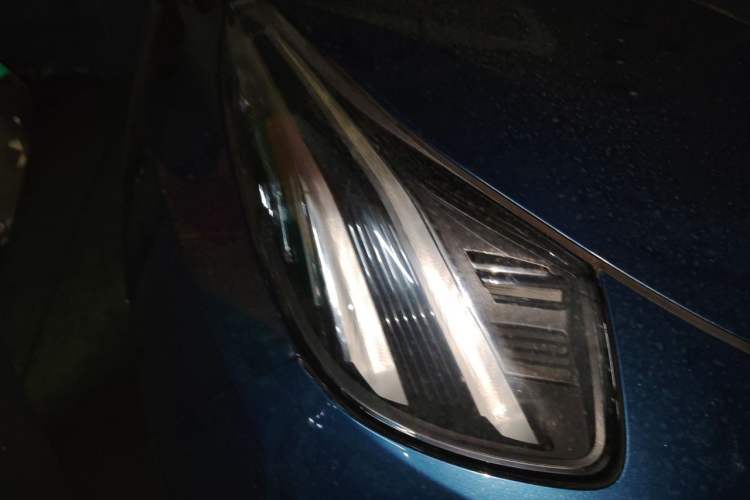 Used Lynk & Co 05 2020 2.0TD Two-Wheel Drive Shine Halo Right Front Headlight