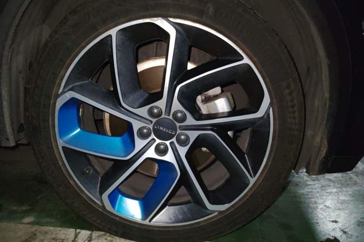 Used Lynk & Co 05 2020 2.0TD Two-Wheel Drive Shine Halo Right Front Wheel Hub