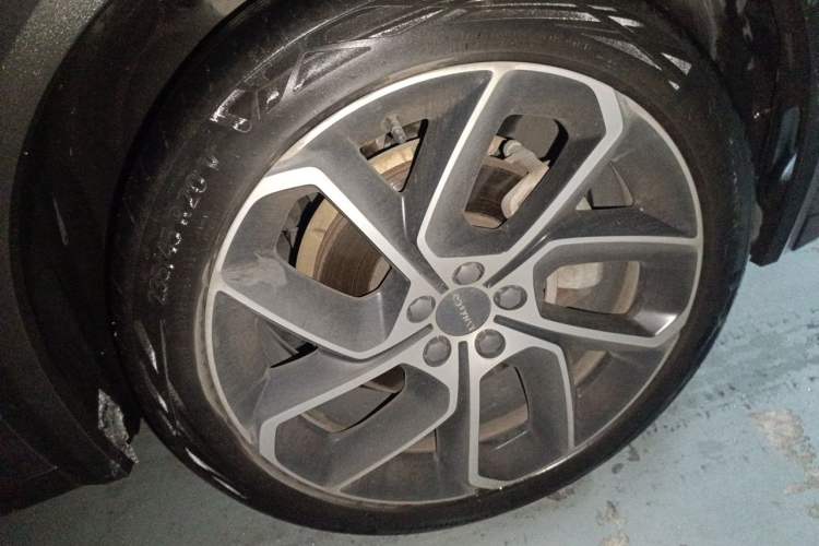 Used Lynk & Co 05 2020 2.0TD Two-Wheel Drive Shine Halo Right Front Wheel Hub