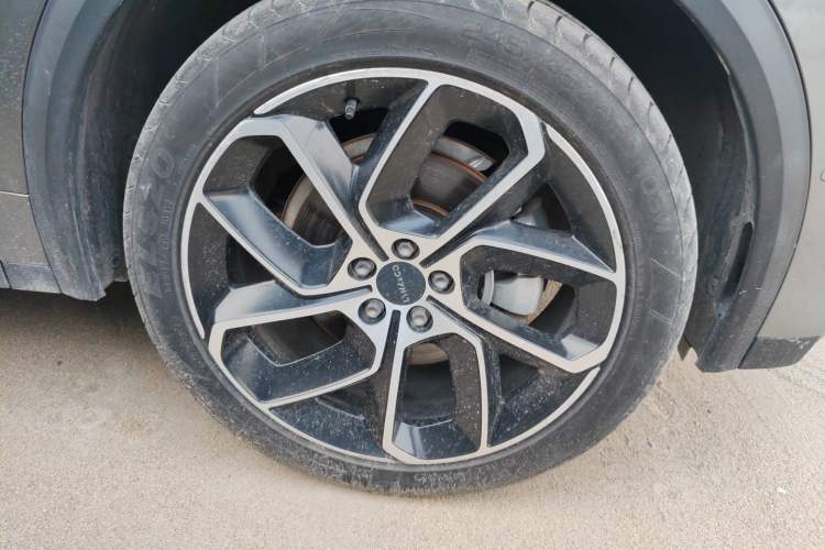 Used Lynk & Co 05 2020 2.0TD Two-Wheel Drive Shine Halo Right Front Wheel Hub