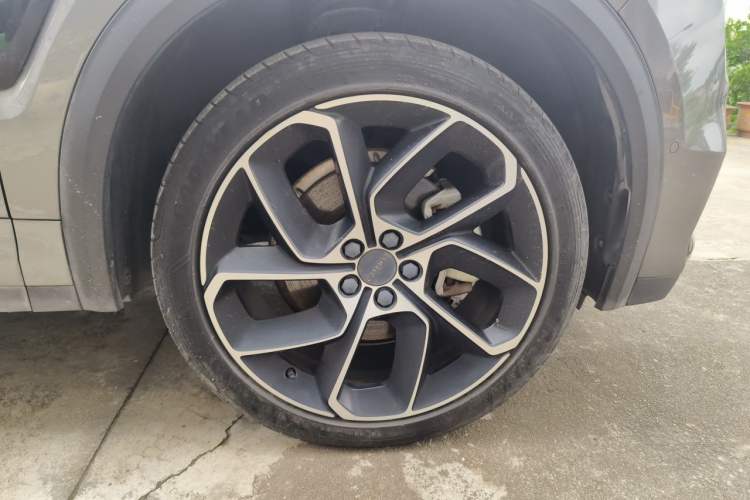 Used Lynk & Co 05 2020 2.0TD Two-Wheel Drive Shine Halo Right Front Wheel Hub