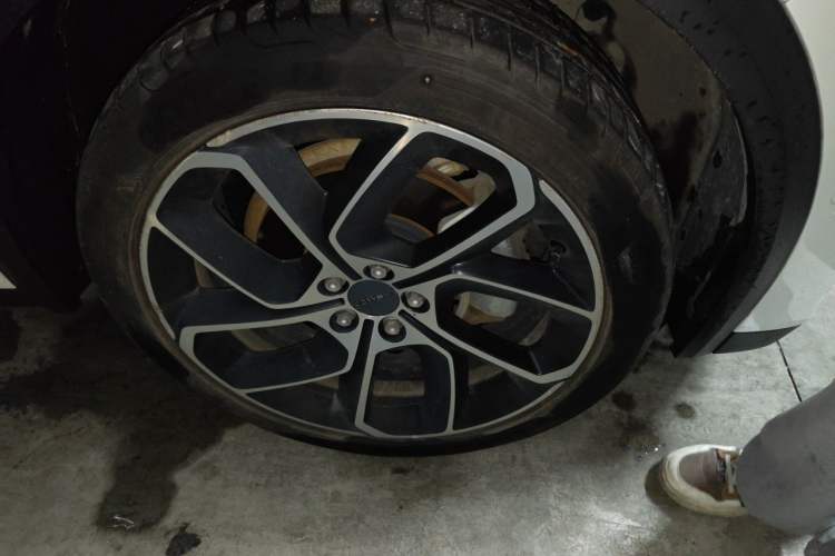 Used Lynk & Co 05 2020 2.0TD Two-Wheel Drive Shine Halo Right Front Wheel Hub