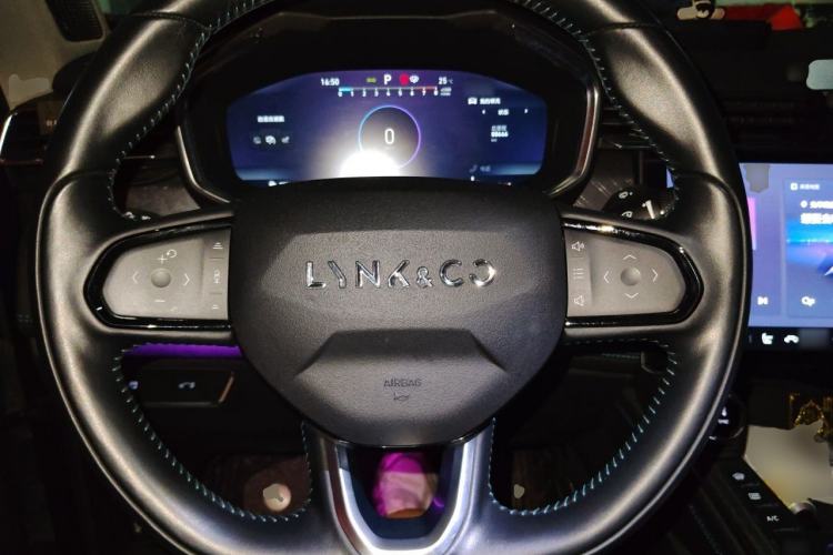 Used Lynk & Co 05 2020 2.0TD Two-Wheel Drive Shine Halo Steering Wheel