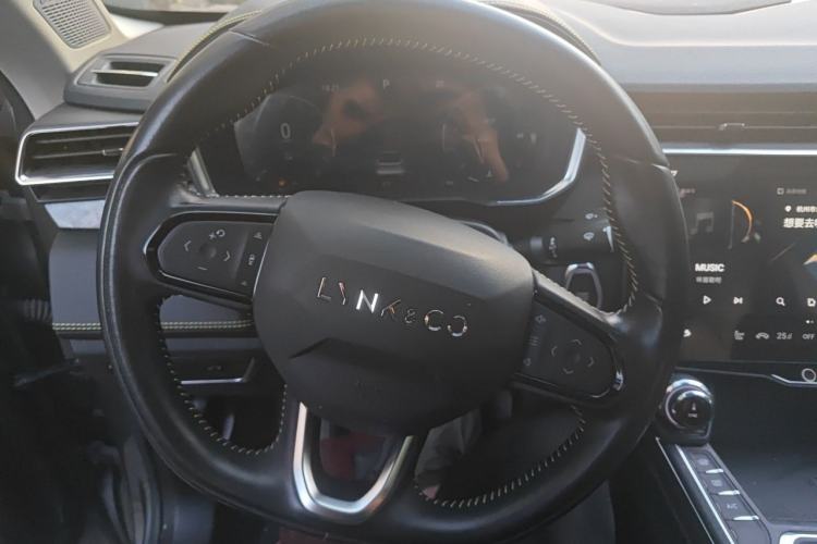 Used Lynk & Co 05 2020 2.0TD Two-Wheel Drive Shine Halo Steering Wheel