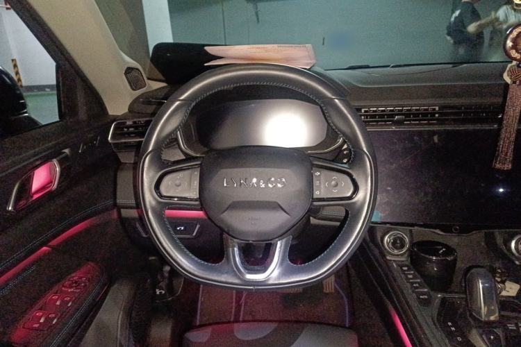 Used Lynk & Co 05 2020 2.0TD Two-Wheel Drive Shine Halo Steering Wheel