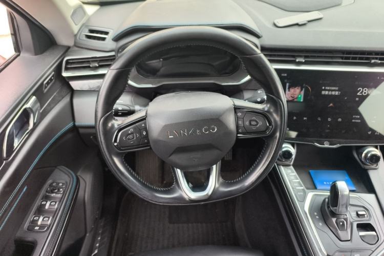 Used Lynk & Co 05 2020 2.0TD Two-Wheel Drive Shine Halo Steering Wheel