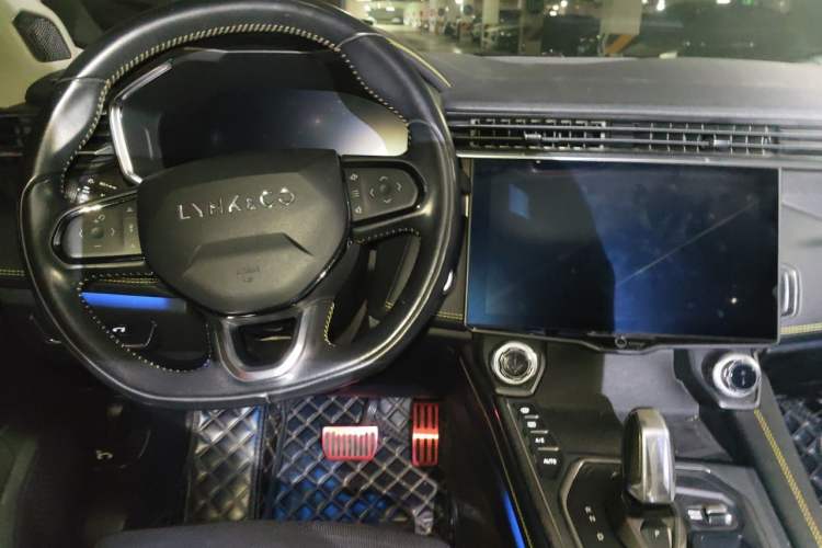 Used Lynk & Co 05 2020 2.0TD Two-Wheel Drive Shine Halo Steering Wheel