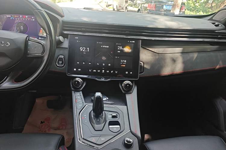 Used Lynk & Co 05 2020 2.0TD Four-Wheel Drive HypeHalo Audio And AC Panel