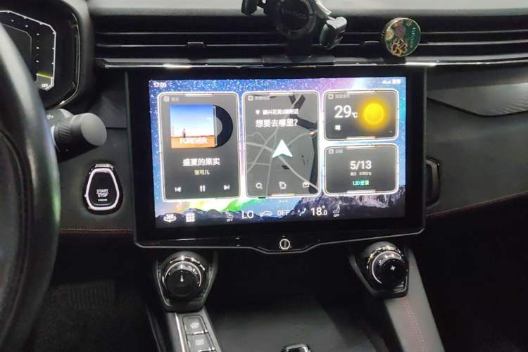 Used Lynk & Co 05 2020 2.0TD Four-Wheel Drive HypeHalo Audio And AC Panel