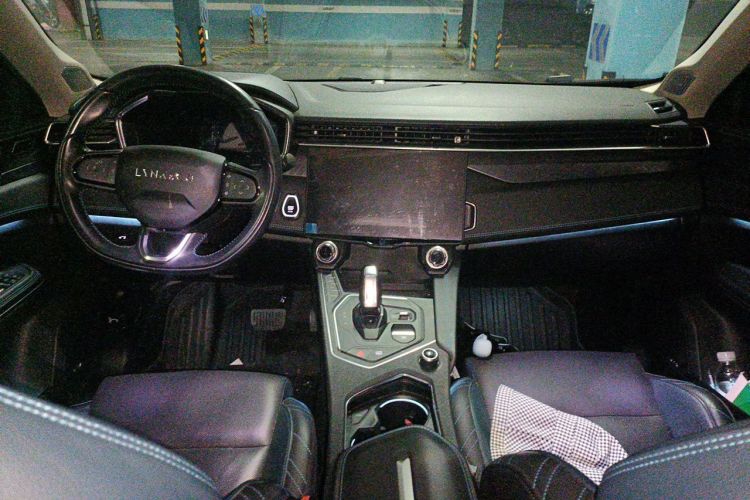 Used Lynk & Co 05 2020 2.0TD Two-Wheel Drive Shine Halo Center Console