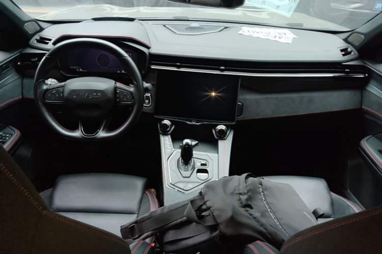 Used Lynk & Co 05 2020 2.0TD Four-Wheel Drive HypeHalo Center Console