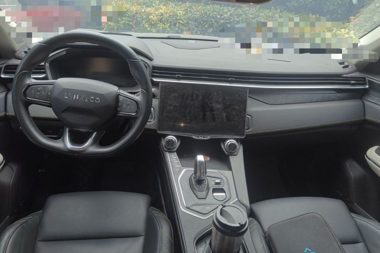 Used Lynk & Co 05 2020 2.0TD Two-Wheel Drive Shine Halo Center Console